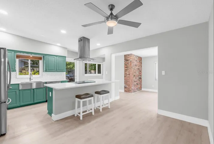 Kitchen/dining rm