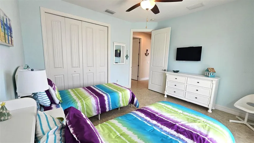 Guest bedroom-twins