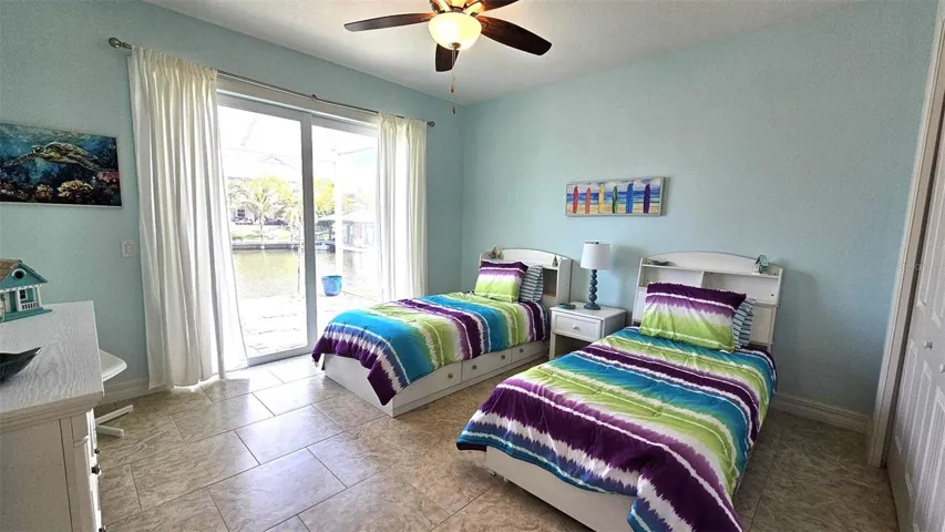 Guest bedroom-twins