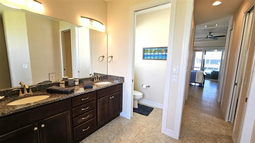 Soaking tub & walk in shower