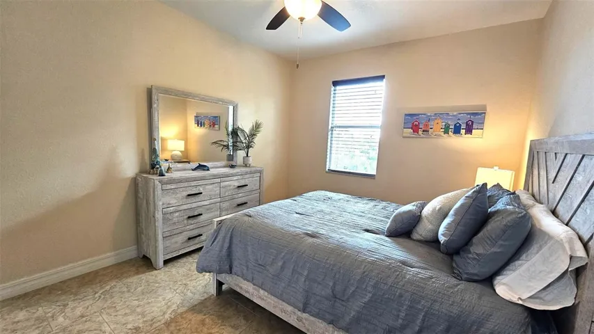 3rd bedroom-queen