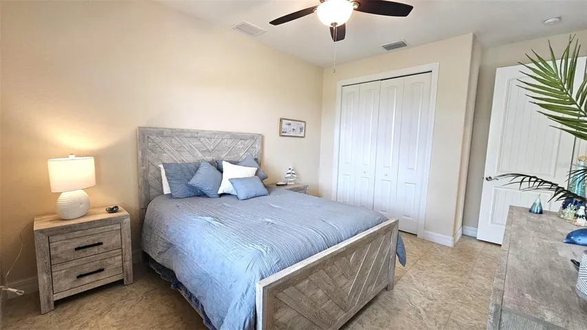 3rd bedroom-queen
