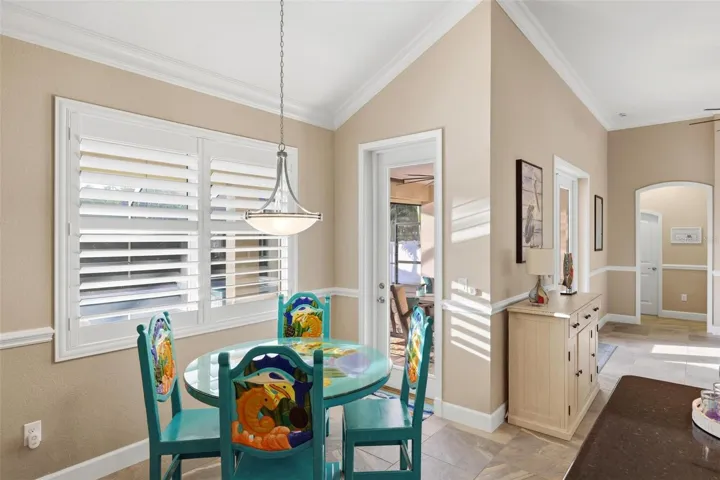 Breakfast nook/dinette