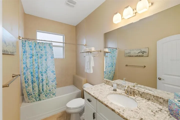 Full Bathroom 2