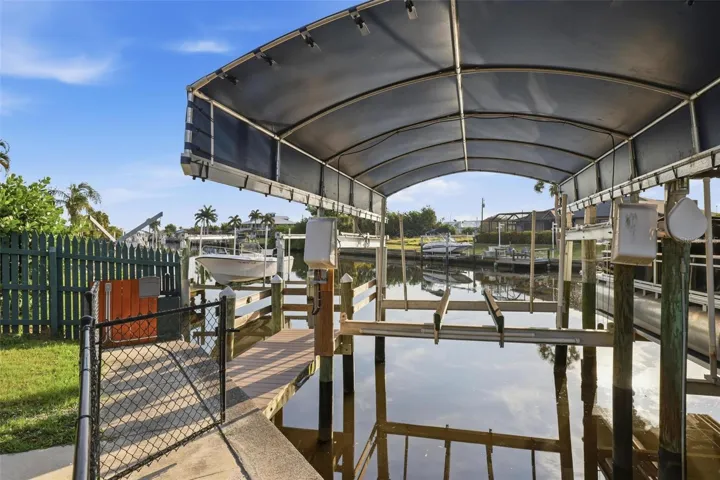 Boat lift w/water and electric at dock