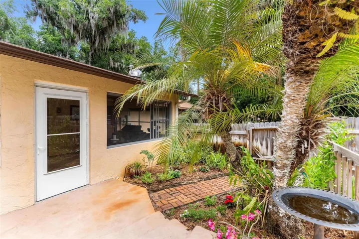 Rear entrance to porch from poolside...