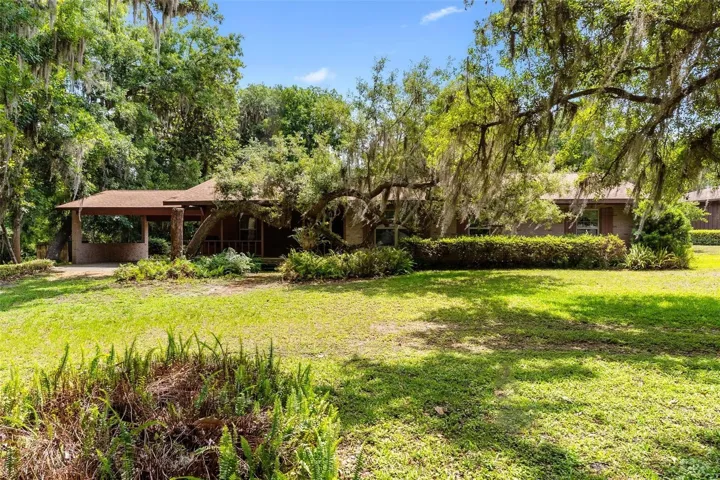 Tree shaded entrance ...Welcome Home!
