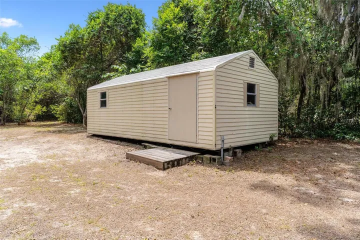 Shed/Workshop with electric for the handyman!