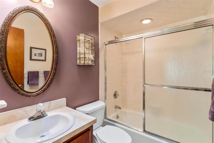 Guest bath with tub/shower combo...