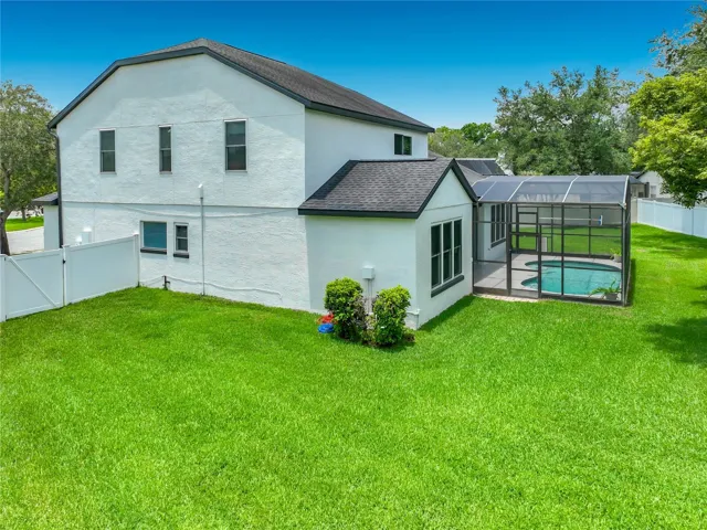Huge Fenced Back Yard
