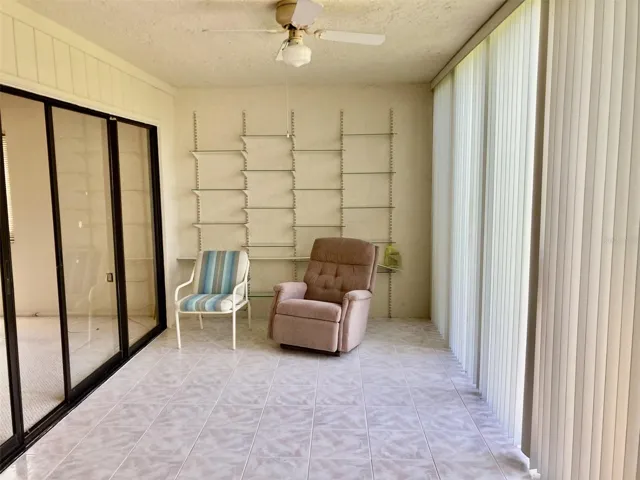 Rear lanai.