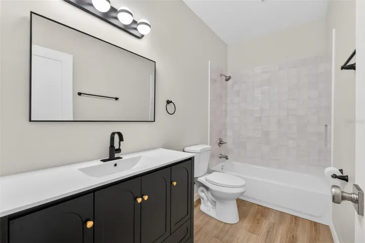 2ND FULL BATH (UPSTAIRS)