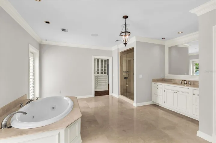 Primary suite with private balcony, huge en suite bathroom and walk-in closet
