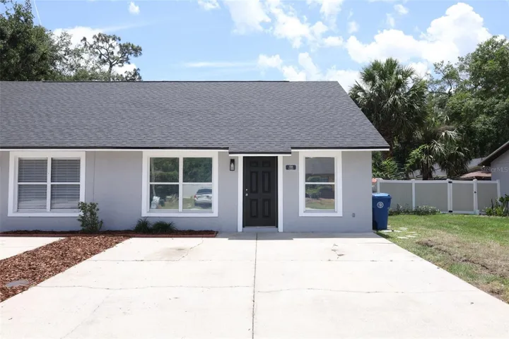 Front of 1/2 Duplex