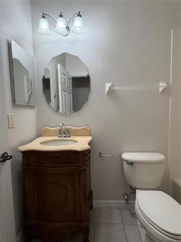 Bathroom 2, Hallway