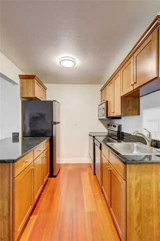 Full sized kitchen