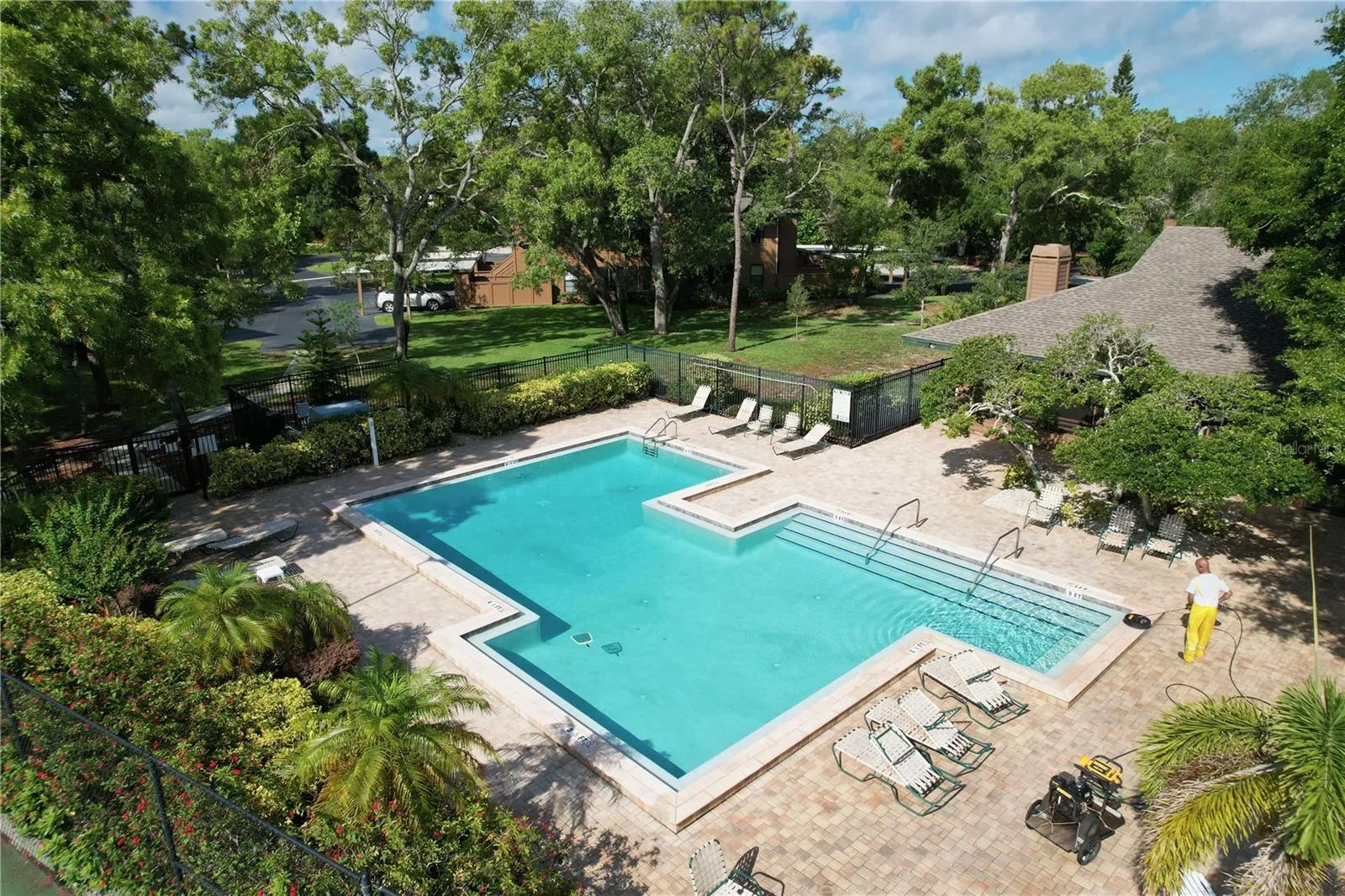Club pool