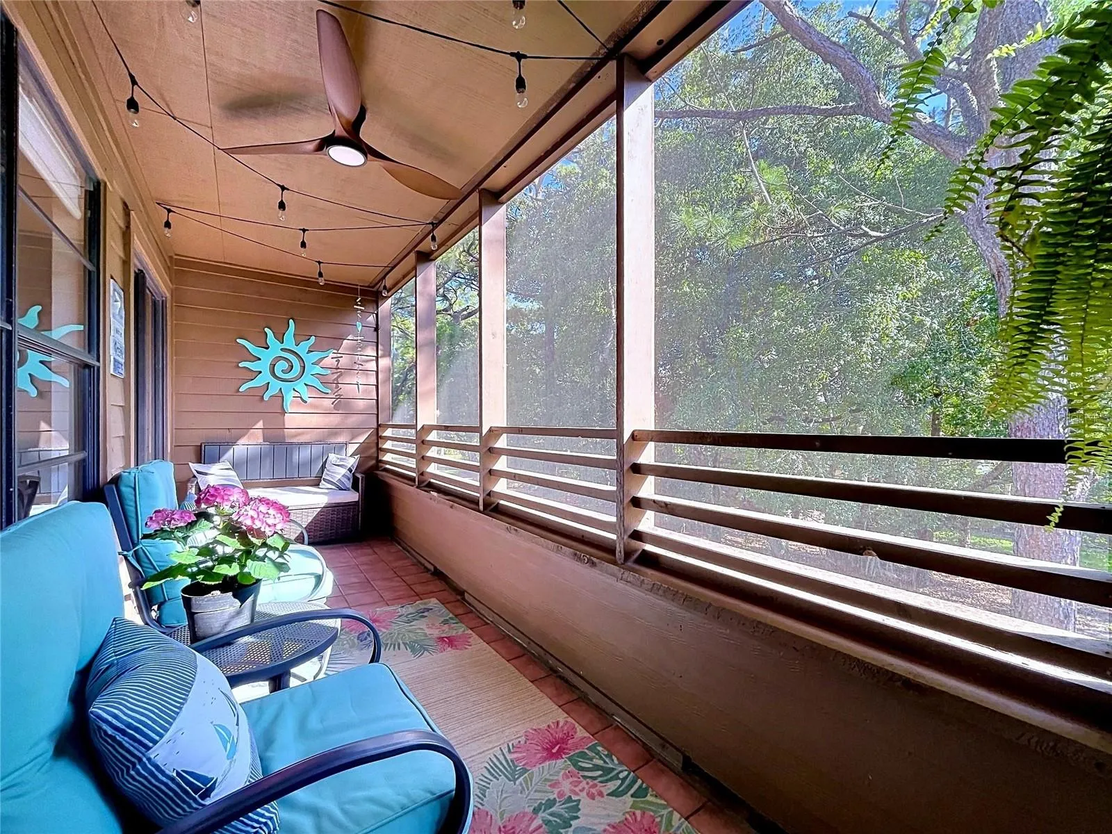 Balcony - wooded!