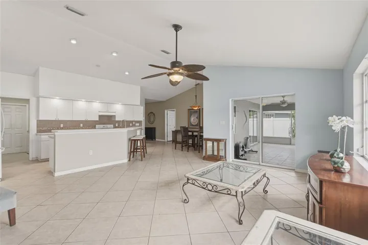 great room, view of kitchen