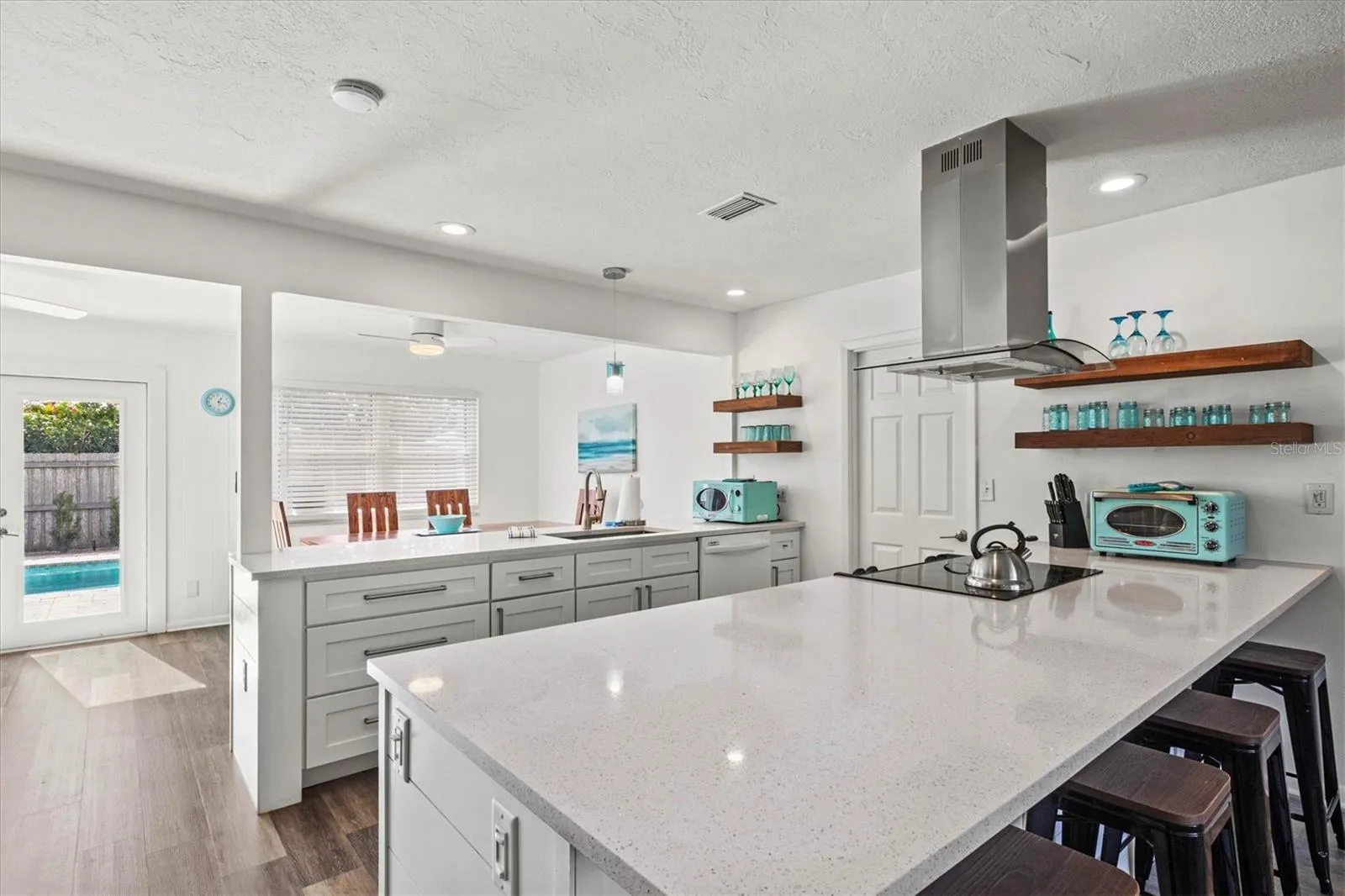 Plenty of Quartz Counter Space!
