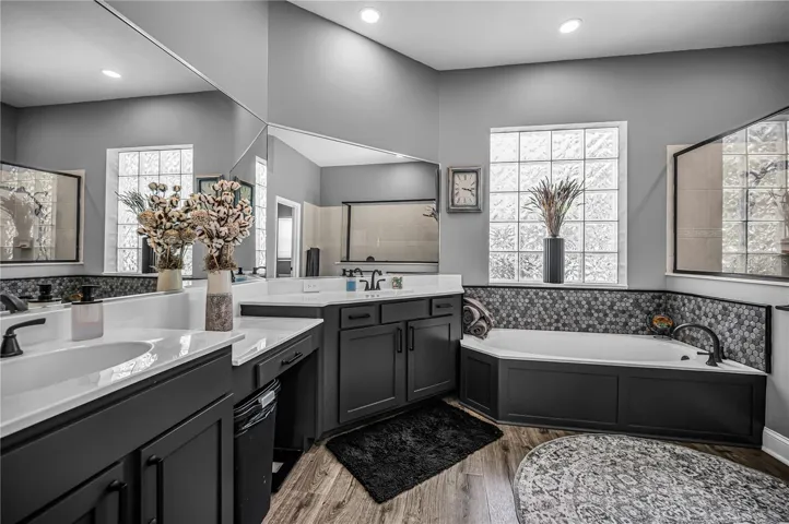 Primary En-suite Double sinks, Soaking Tub and walk-in shower