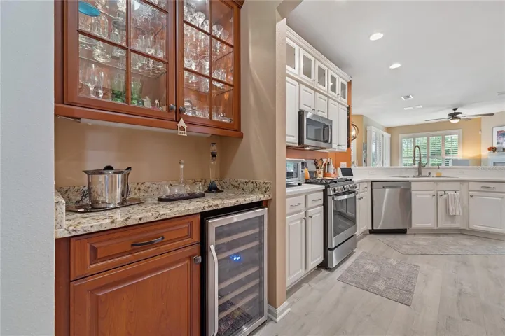 Wet Bar & Refrige
