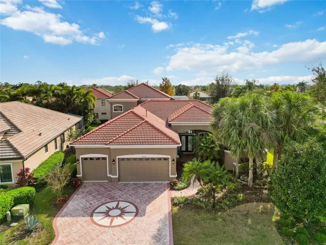 5 bed 4 bath  lake view pool home 2 offices with Media room