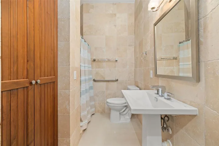 First Floor Ensuite - Bedroom #2