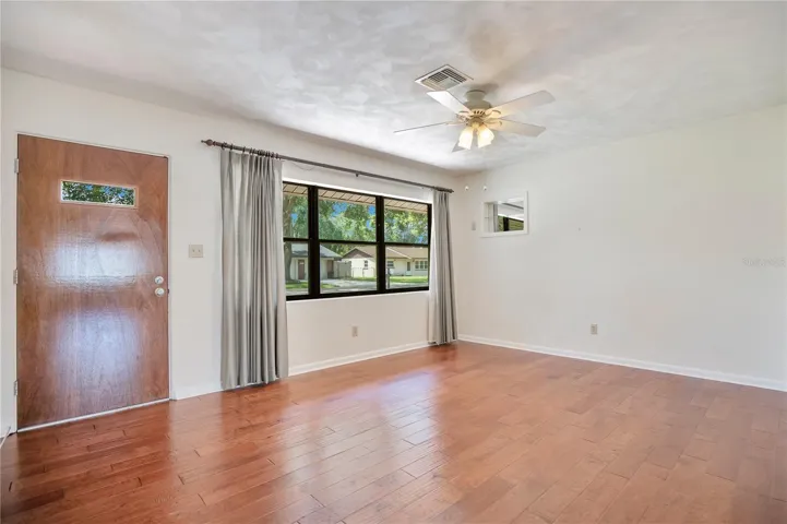 206 Temple Avenue, Fern Park living room