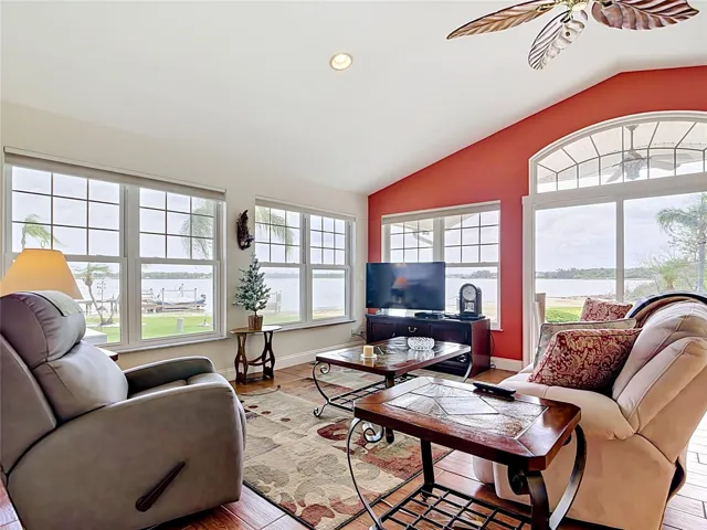 180 Degree Lake Views