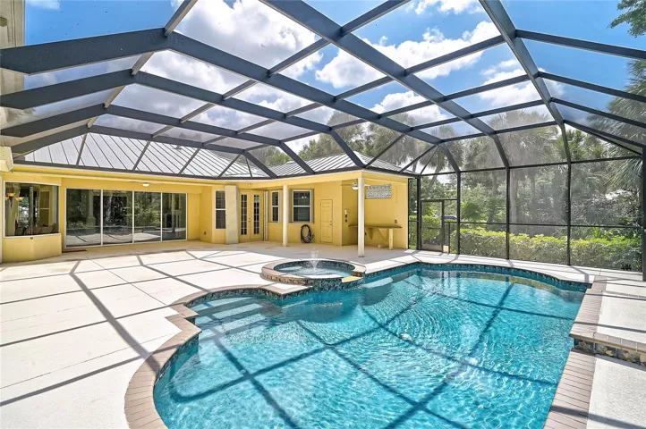 Swimming pool & spa