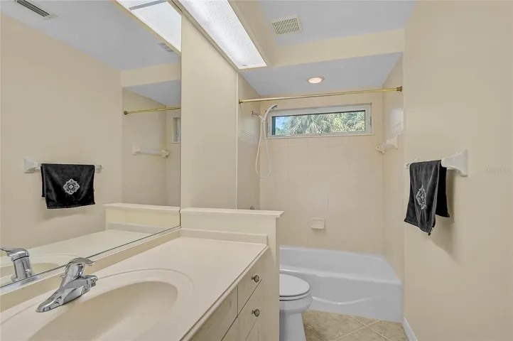 Bath for bedrooms and pool