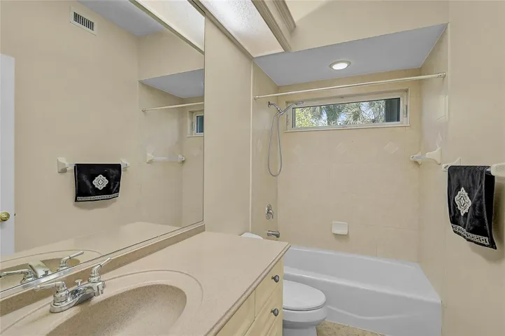 Bath for bedrooms and pool
