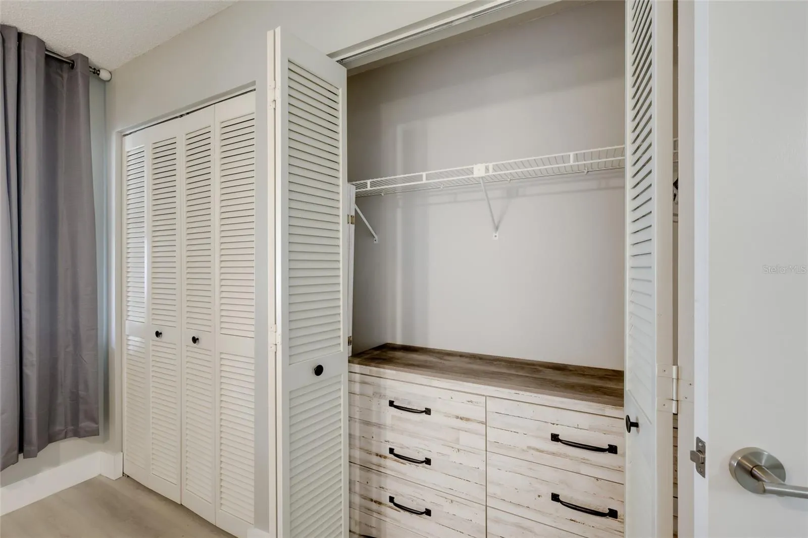 Dresser Conveys