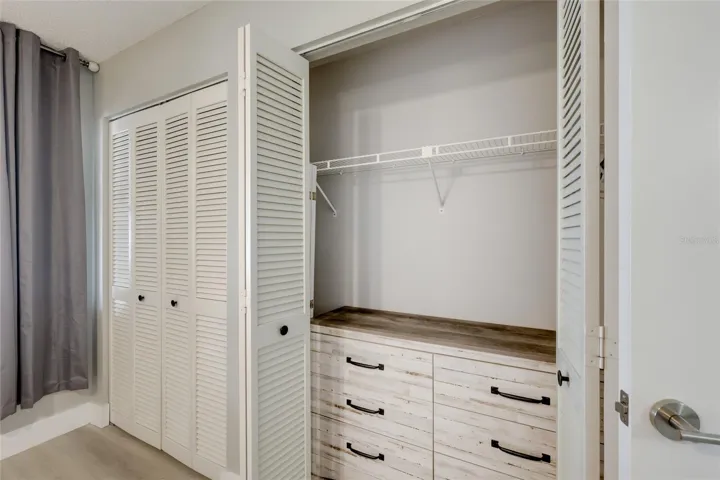 Dresser Conveys