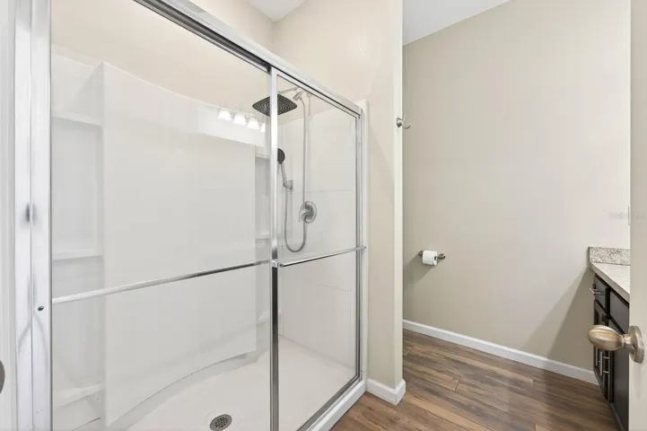 Primary en-suite bath.