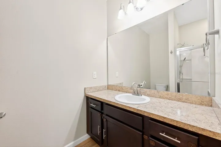 Primary en-suite bath.