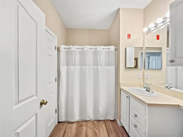 2nd bathroom