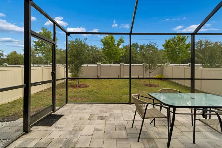 Outdoor lanai w/screen