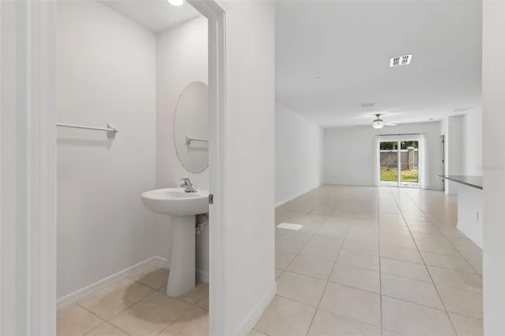 First floor 1/2 bath