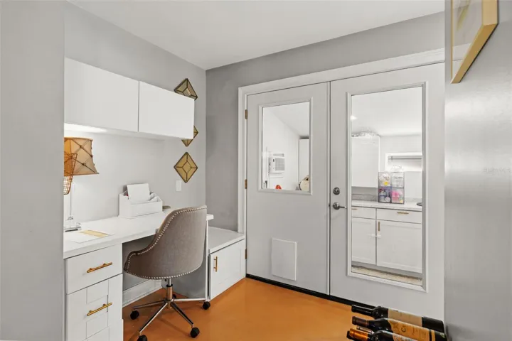 Built In Office / Laundry