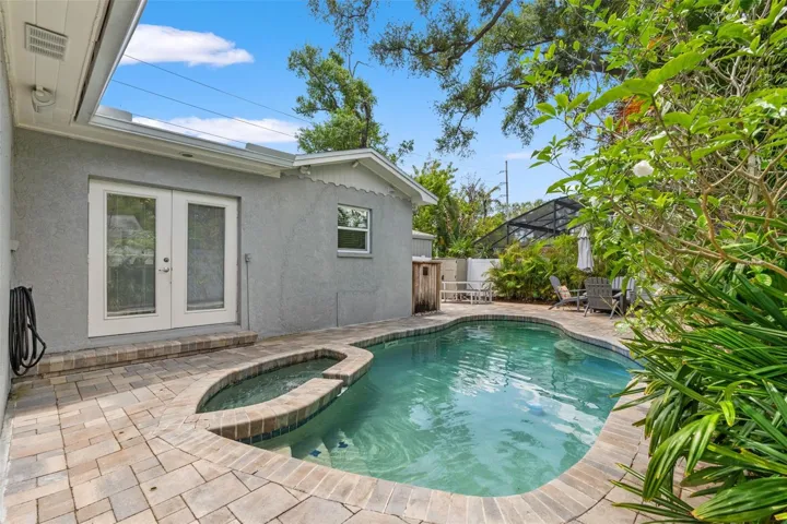 Pool / Back Exterior