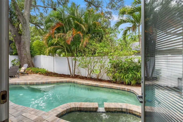 Pool / Back Exterior