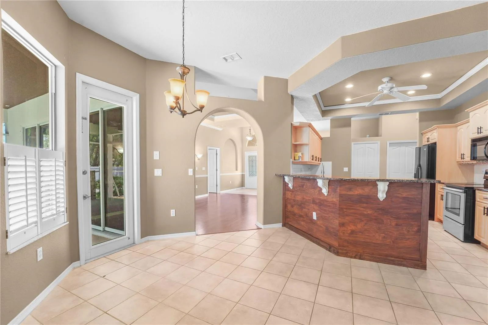 breakfast bar/dinette