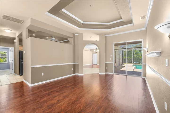 Formal Living Room/Foyer