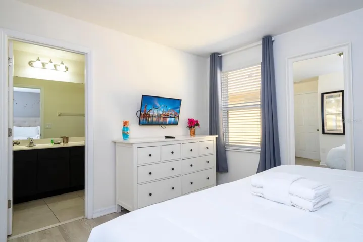 Bedroom 3 w/  in suite