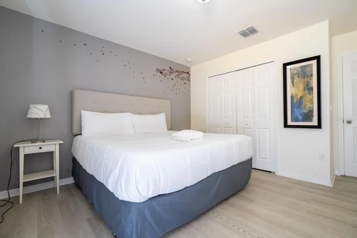Bedroom 3  w/  in suite