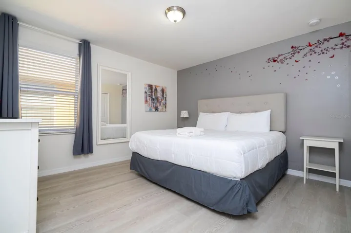 Bedroom 3  w/  in suite