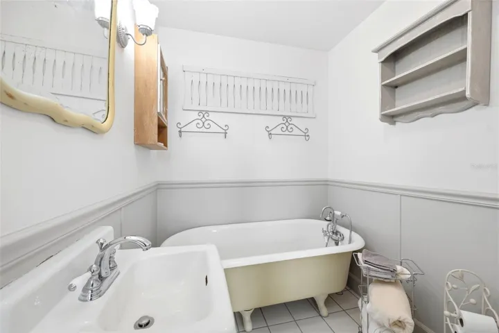 Bathroom 3- 2nd Floor
