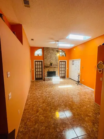 Livingroom with fireplace